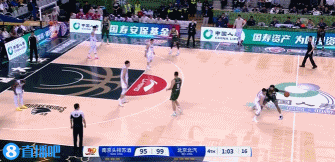 开云电子-连续犯错葬送比赛！曾繁日先是掩护犯规 再发球被方硕背身断球...