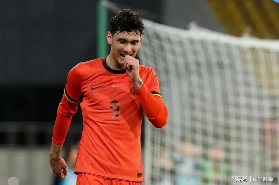 开云体育官网登录-裁判针对+进攻哑火!李昊一己之力扛国足,守强攻弱淘汰赛悬了