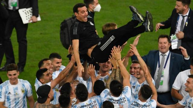 开云体育注册入口-斯卡洛尼长篇采访①：决赛一度折磨，至今没看录像