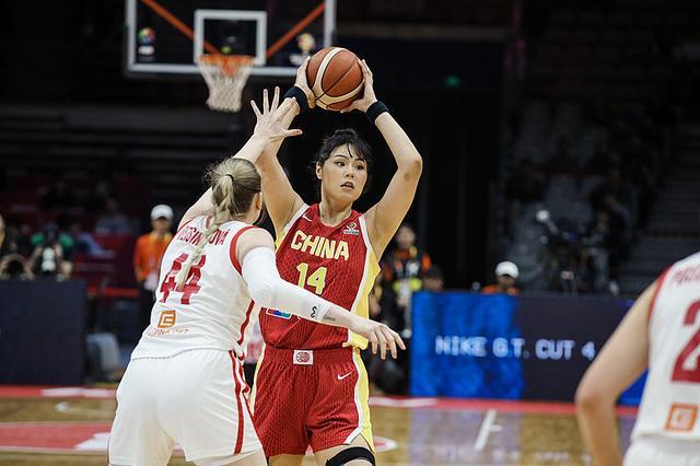 提前收获世界杯门票难掩成长阵痛，中国女篮实战练兵步履不停