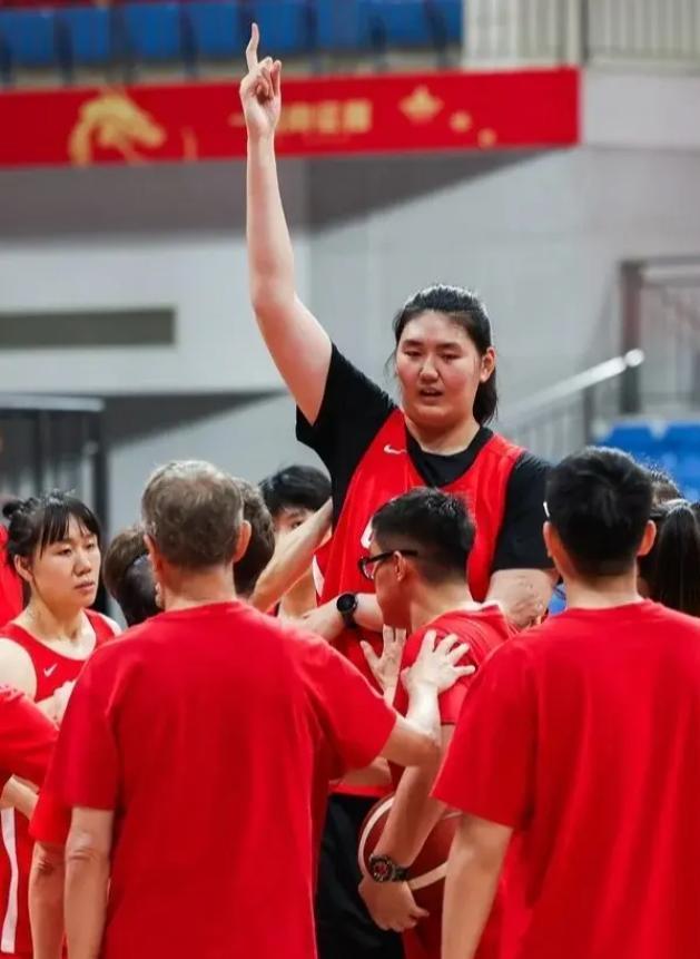 开云体育手机登录-长得高有啥用？全场只得4分，苏群吐槽：跟现代篮球节奏比较脱节