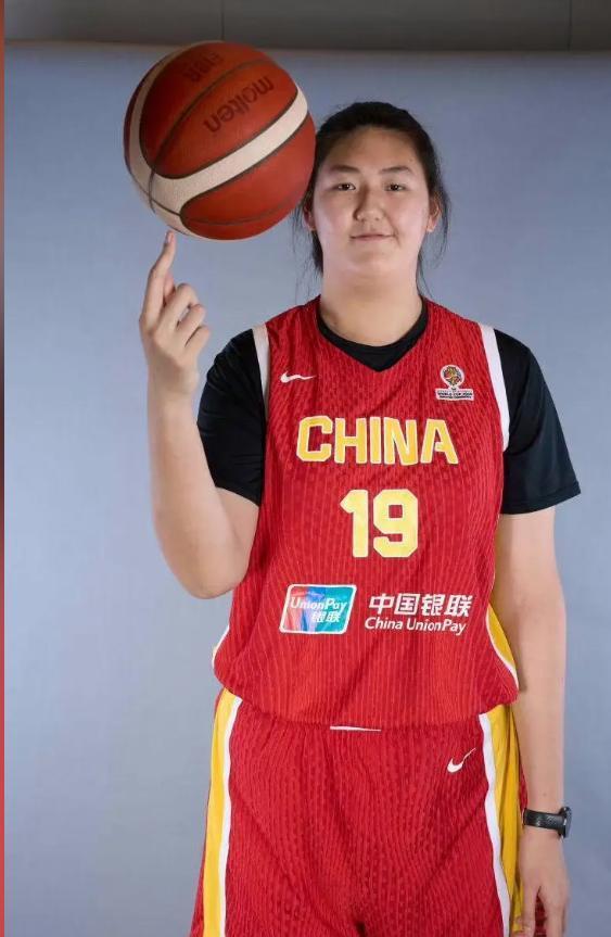 开云体育手机登录-长得高有啥用？全场只得4分，苏群吐槽：跟现代篮球节奏比较脱节