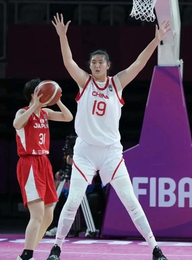 开云体育手机登录-长得高有啥用？全场只得4分，苏群吐槽：跟现代篮球节奏比较脱节