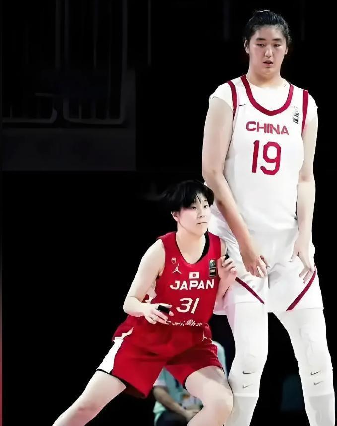 开云体育手机登录-长得高有啥用？全场只得4分，苏群吐槽：跟现代篮球节奏比较脱节