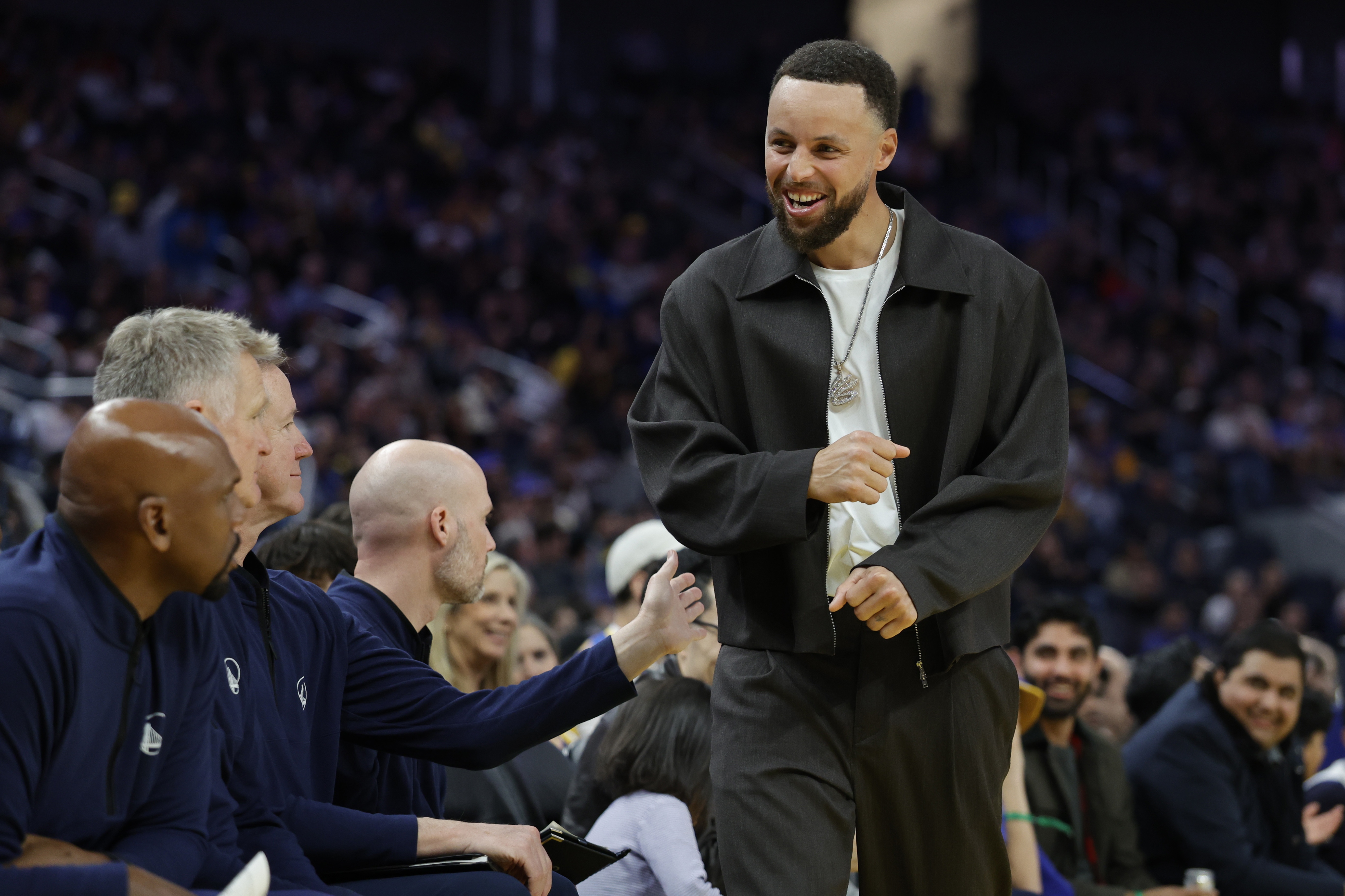 开云体育注册入口-科尔:我不完全确定库里周一是否复出 但不排除这种可能性