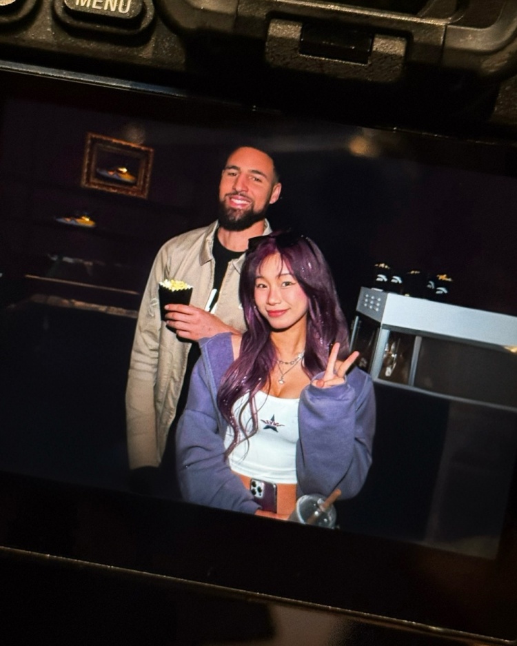 开云体育app-评论区炸了！美女网红晒与克莱合影 本人疑对后者分手风波不知情
