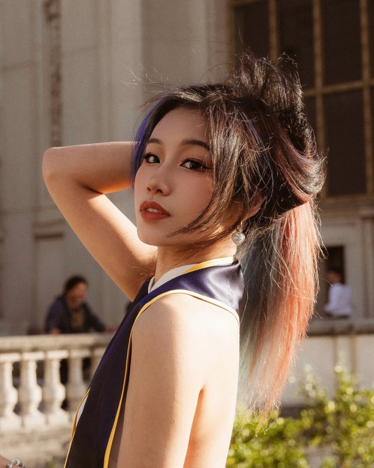 开云体育app-评论区炸了！美女网红晒与克莱合影 本人疑对后者分手风波不知情